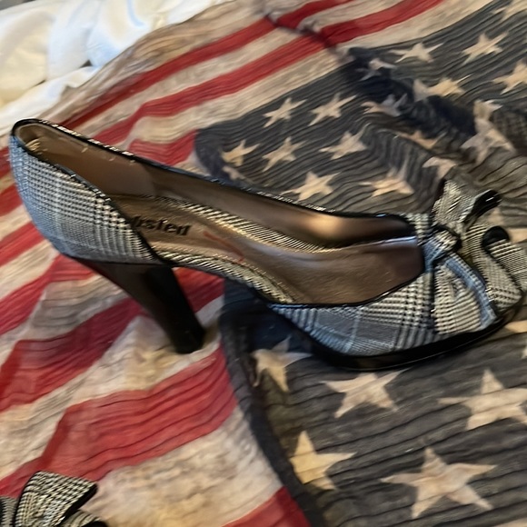 Unlisted shoes - Picture 5 of 9